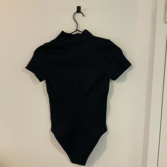 New QQQ Ribbed Black One Piece Short Sleeve Zip Front Bodysuit - Picture 6 of 6
